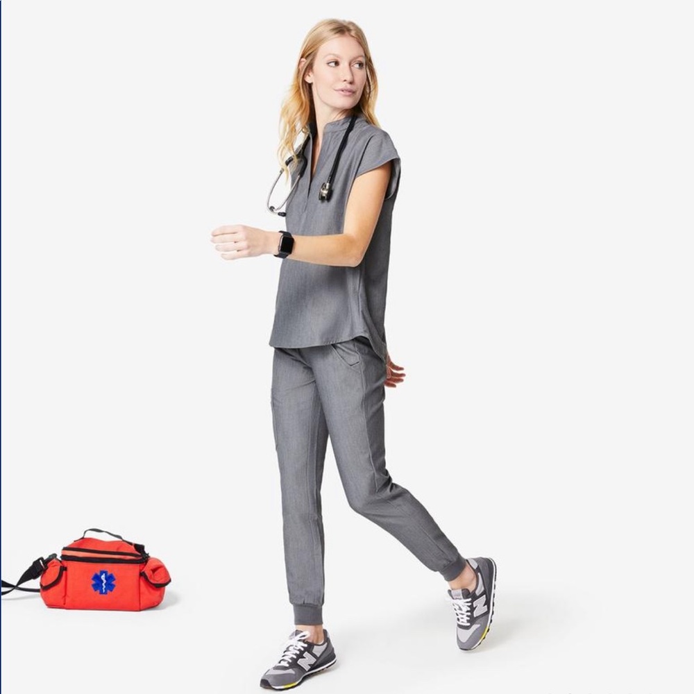 FIGS Graphite Joggers Scrub Set - MEDIUM